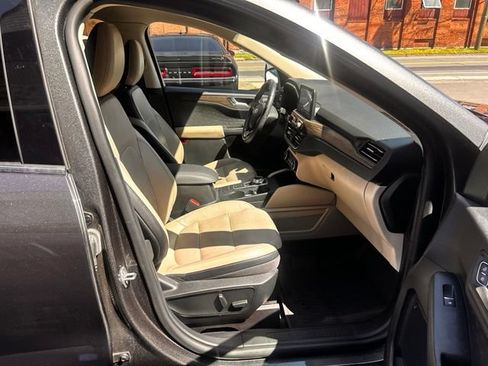 Used 2020 Ford Escape Titanium AWD/4WD image 14