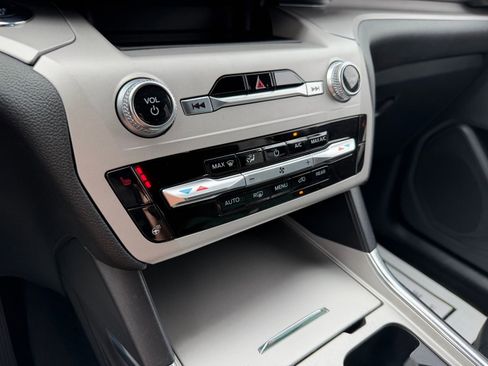 Used 2024 Ford Explorer XLT w/ Equipment Group 202A image 23