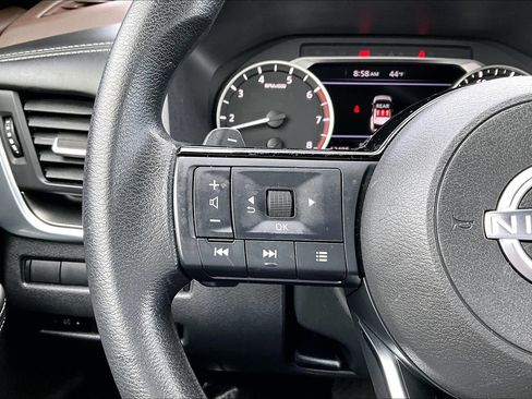 Used 2023 Nissan Rogue SV image 11