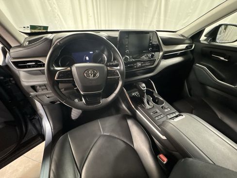 Used 2021 Toyota Highlander XLE image 15