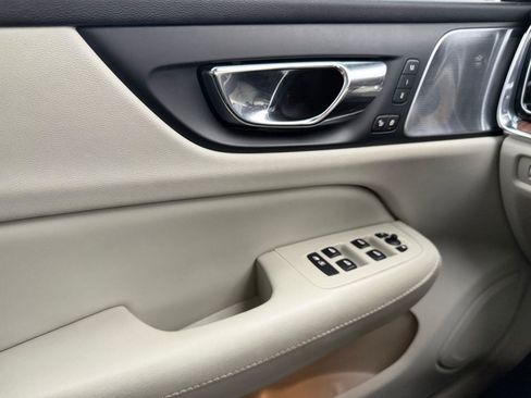 Used 2019 Volvo S60 T6 Inscription image 18