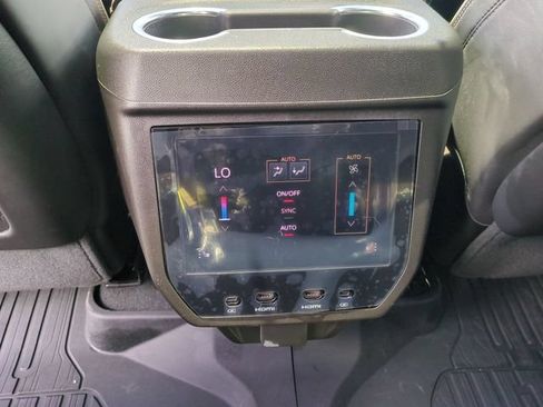 Used 2025 GMC Yukon Denali Ultimate w/ LPO, Floor Liner Package AWD/4WD image 22