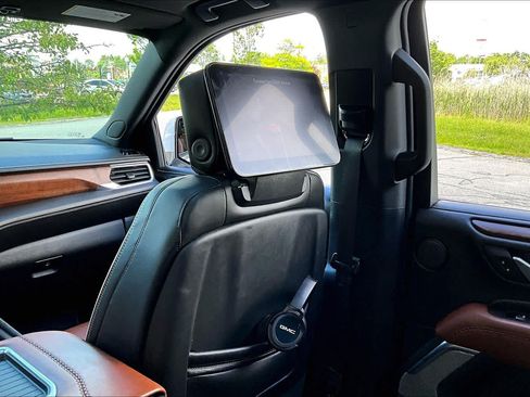 Used 2023 GMC Yukon Denali Ultimate AWD/4WD image 34
