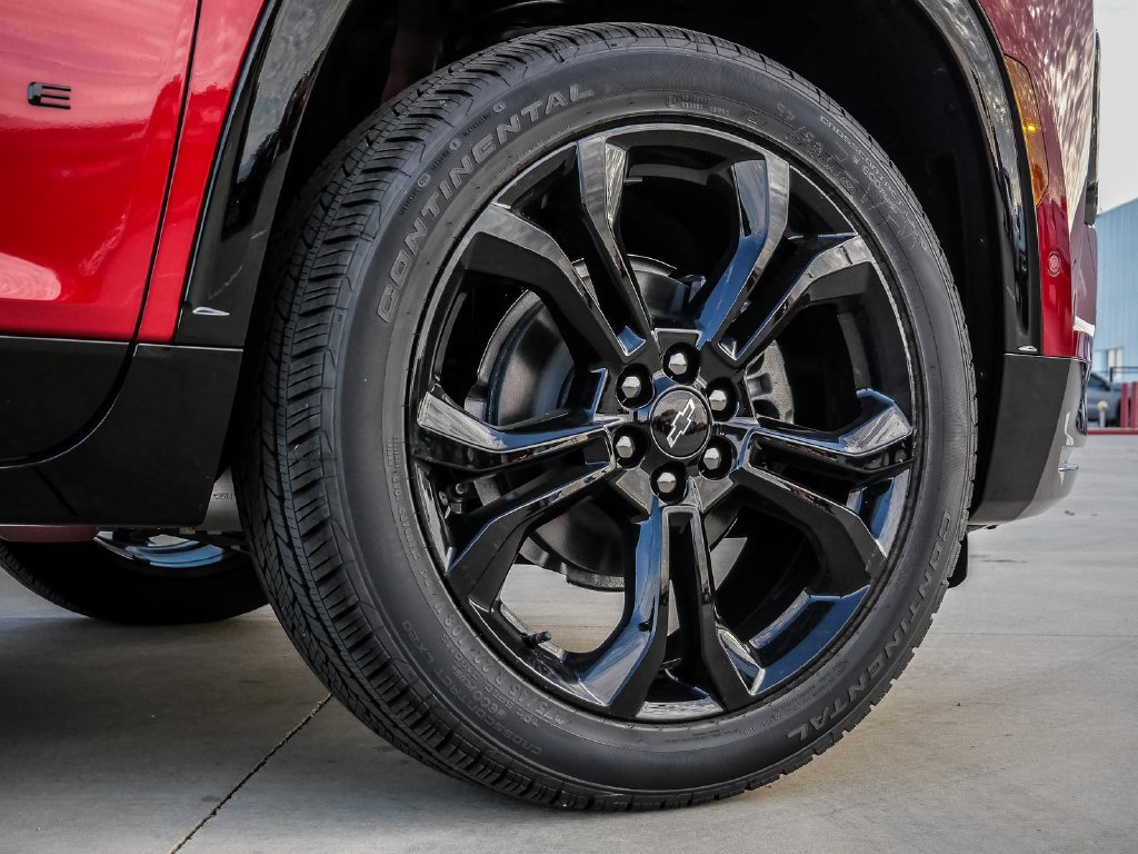 New 2027 Chevrolet Traverse RS w/ LPO, Floor Liner Package FWD image 9