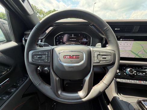 Used 2025 GMC Sierra 1500 AT4 w/ Technology Package AWD/4WD image 10