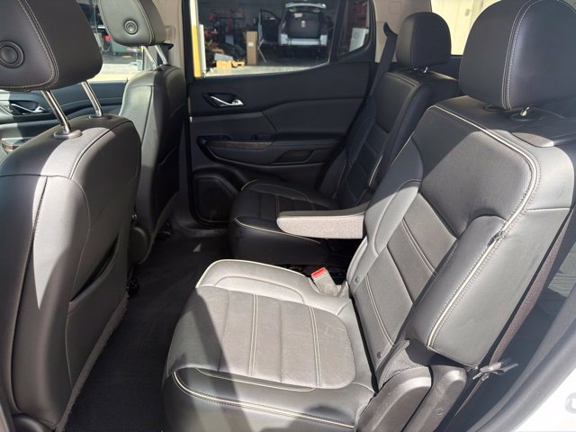 Used 2022 GMC Acadia Denali w/ Denali Technology Package AWD/4WD image 17