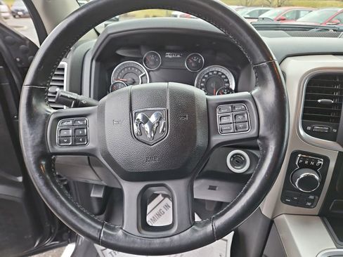 Used 2020 RAM 1500 Classic SLT w/ Luxury Group image 15