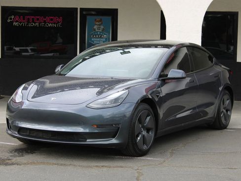 Used 2023 Tesla Model 3 Standard Range image 1