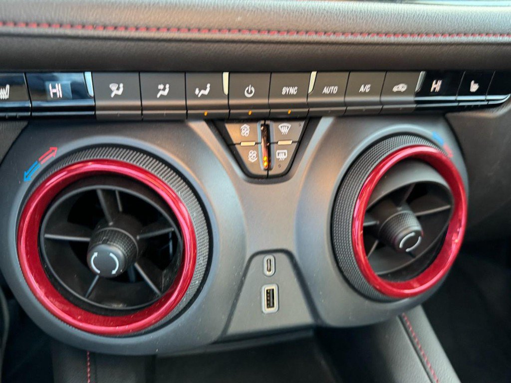 Used 2021 Chevrolet Blazer RS w/ LPO, Floor Liner Package FWD image 18