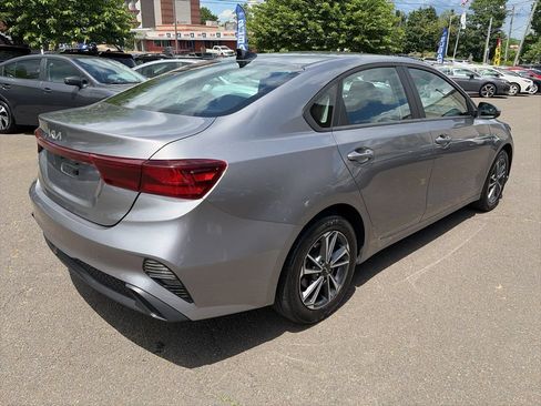 Used 2024 Kia Forte LXS w/ LXS Technology Package FWD image 5