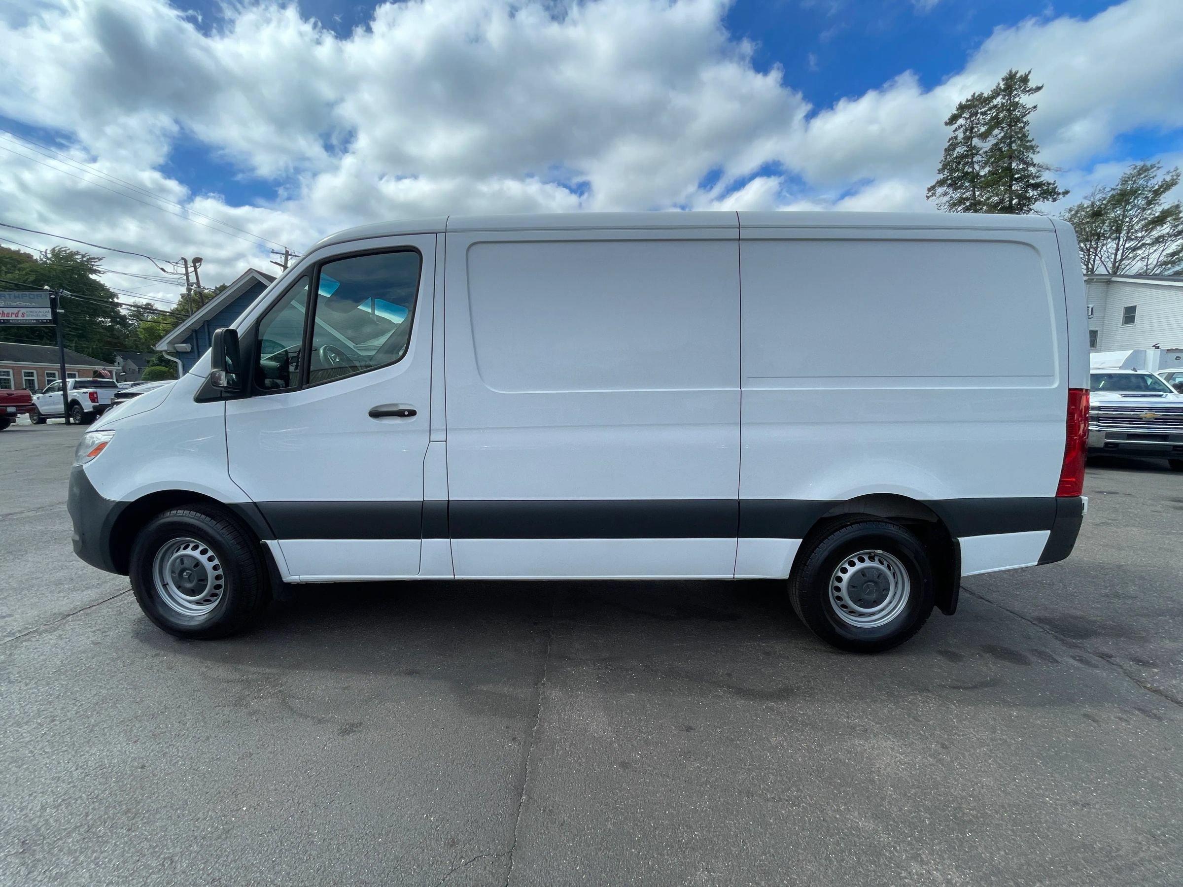 Used 2022 Mercedes-Benz Sprinter 2500 image 2