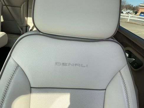 Used 2023 GMC Yukon XL Denali image 21