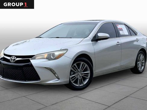 Used 2017 Toyota Camry SE w/ Moonroof Package FWD image 1