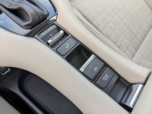 Used 2023 Honda HR-V LX image 30