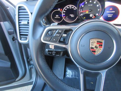 Used 2023 Porsche Cayenne image 52