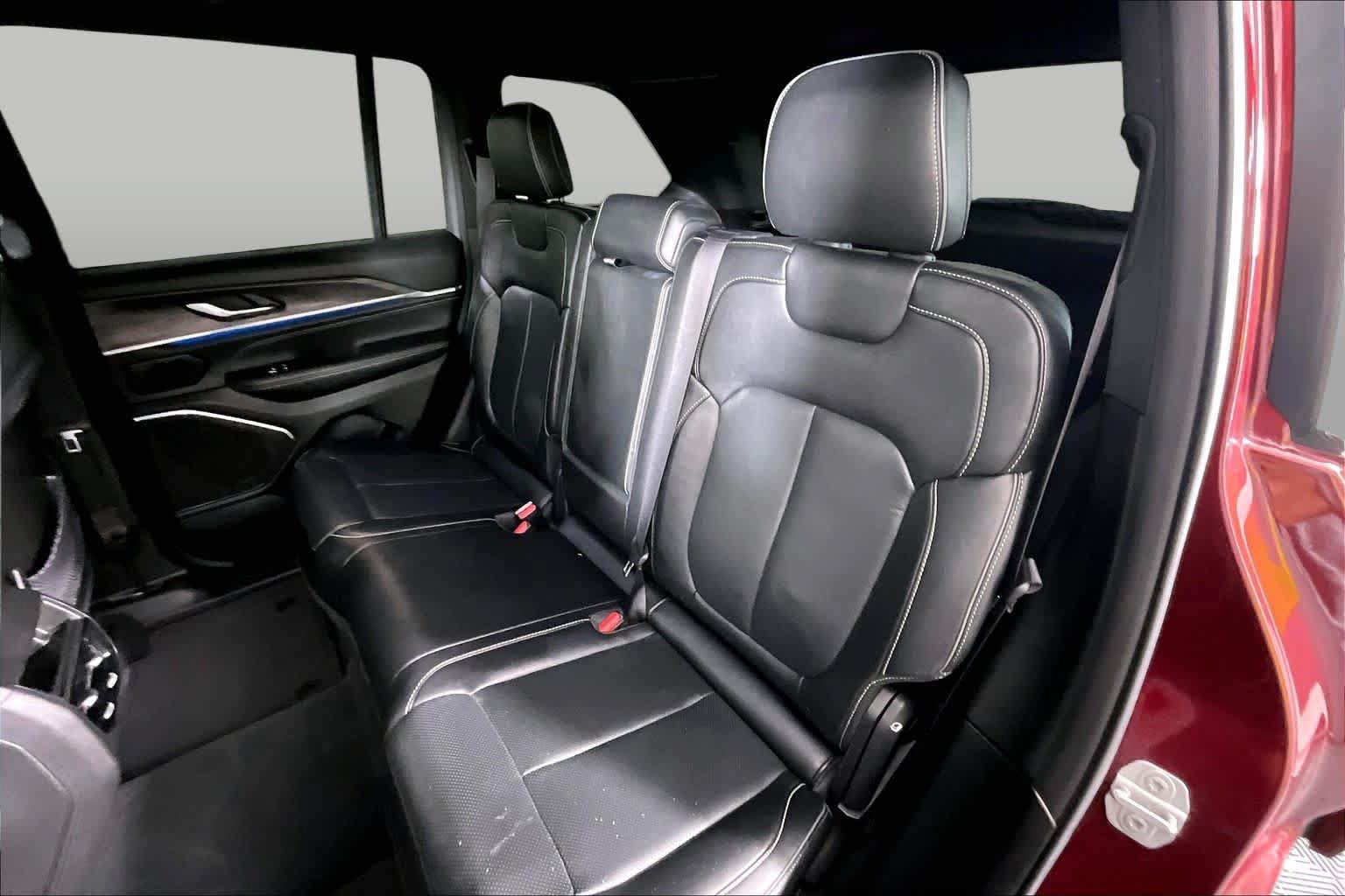 Used 2022 Jeep Grand Cherokee Overland AWD/4WD image 17