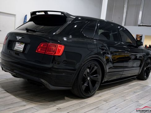 Used 2018 Bentley Bentayga image 24