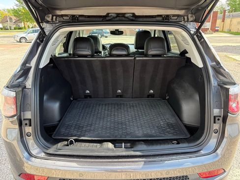Used 2018 Jeep Compass Latitude w/ Popular Equipment Group AWD/4WD image 13