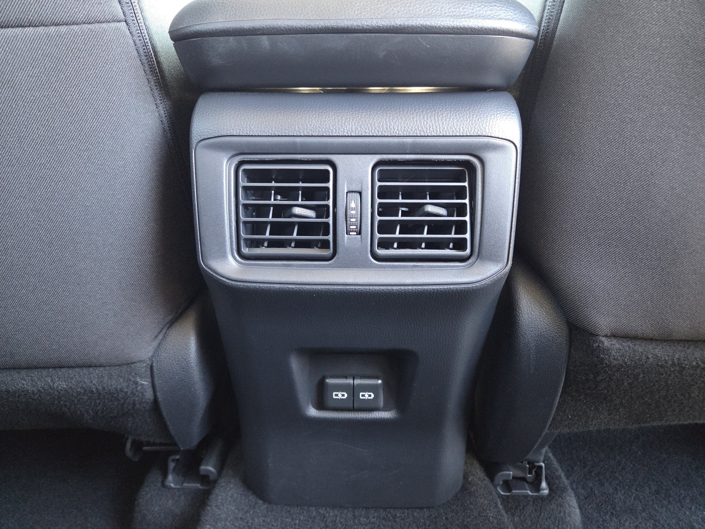 Used 2025 Toyota RAV4 XLE AWD/4WD image 28