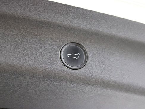 Used 2021 Tesla Model Y Long Range image 22