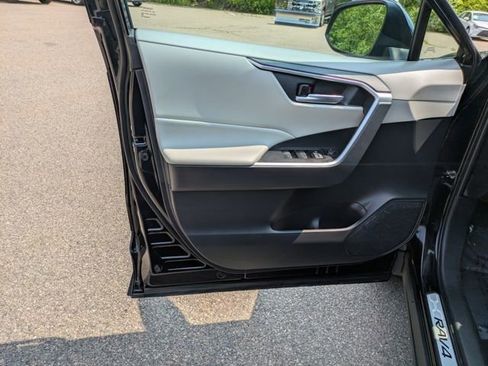 Used 2023 Toyota RAV4 XLE w/ Convenience Package image 17