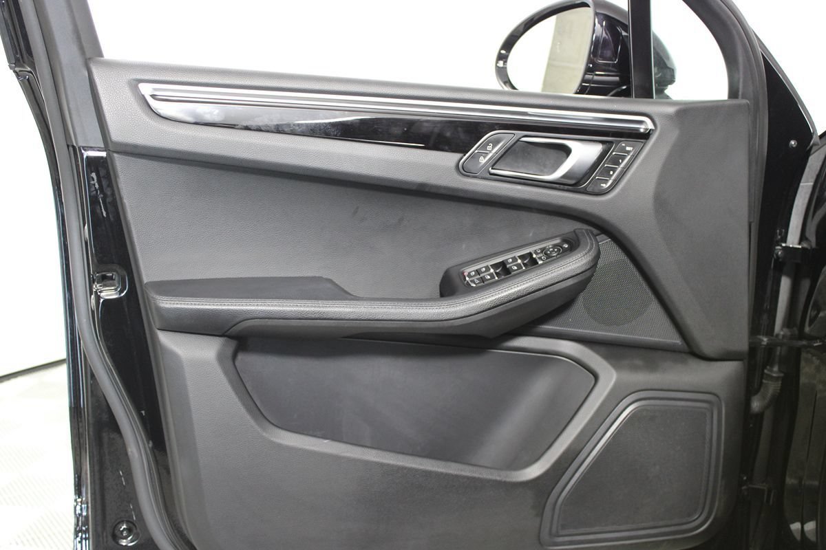 Used 2022 Porsche Macan AWD/4WD image 13