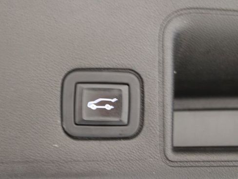 Certified 2022 GMC Terrain SLT w/ Tech Package image 17