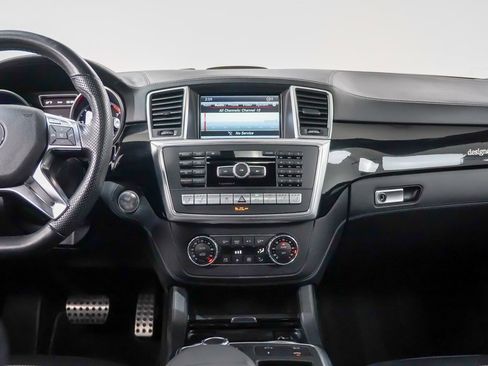 Used 2013 Mercedes-Benz ML 63 AMG 4MATIC image 20