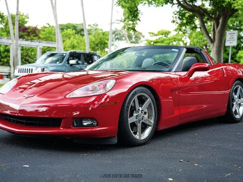 Used 2006 Chevrolet Corvette Coupe w/ Preferred Equipment Group RWD image 14