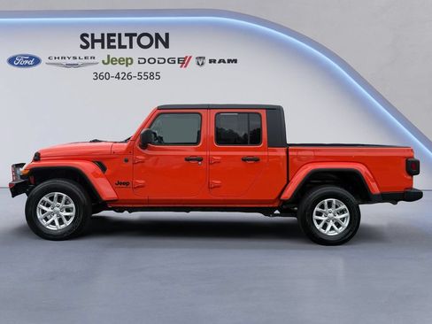 Used 2023 Jeep Gladiator Sport AWD/4WD image 3