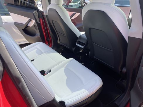 Used 2021 Tesla Model Y Long Range AWD/4WD image 17