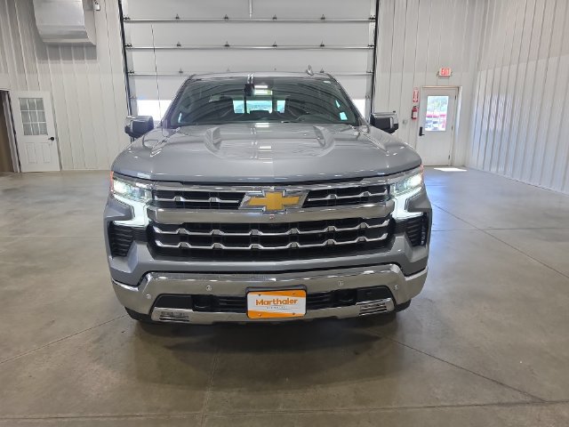 Used 2024 Chevrolet Silverado 1500 LTZ AWD/4WD image 3