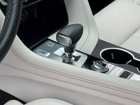 Used 2025 Genesis G70 2.5T image 18