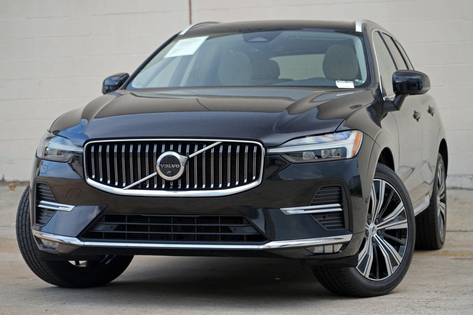 Used 2023 Volvo XC60 B5 Plus w/ Protection Package Premier FWD image 3
