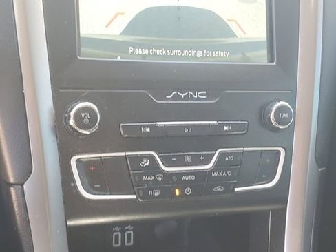 Used 2020 Ford Fusion SE image 18