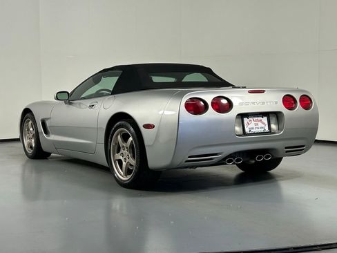 Used 2004 Chevrolet Corvette Convertible w/ Preferred Equipment Group RWD image 10