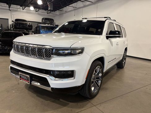 Used 2023 Jeep Grand Wagoneer Series III AWD/4WD image 9