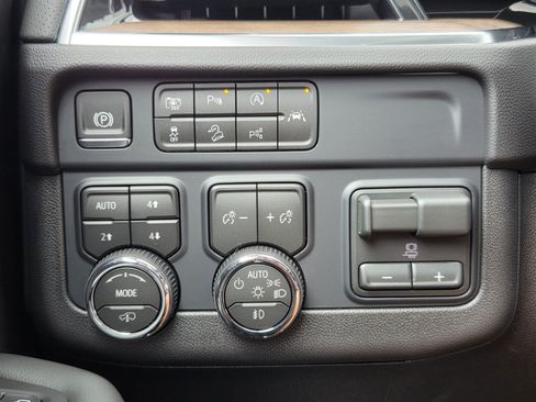 New 2026 Chevrolet Tahoe High Country AWD/4WD image 15