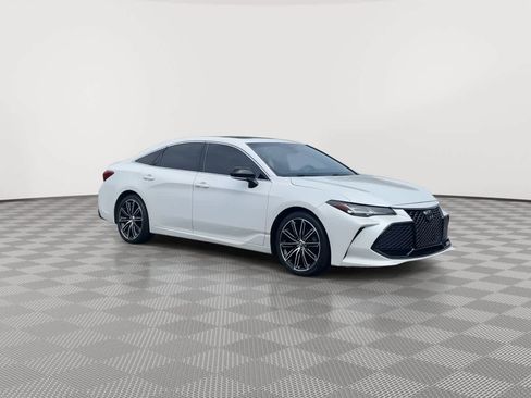 Used 2019 Toyota Avalon Touring FWD image 2