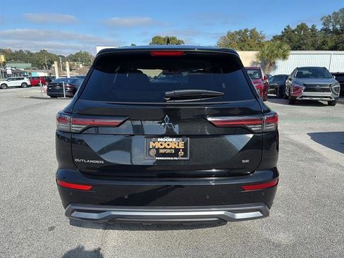 New 2025 Mitsubishi Outlander SE image 5