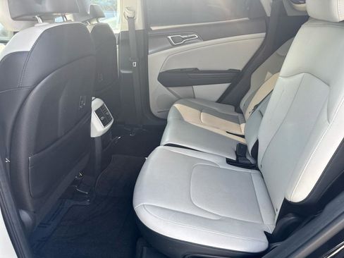 Used 2023 Kia Sportage EX FWD image 11