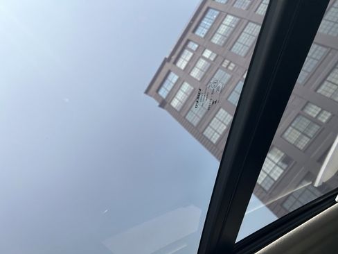 Certified 2025 Volvo XC40 B5 Plus image 39