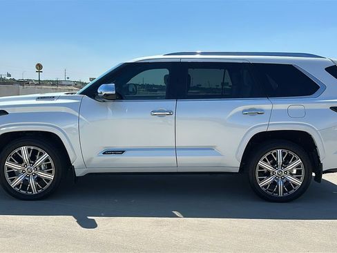 Used 2023 Toyota Sequoia Capstone AWD/4WD image 13