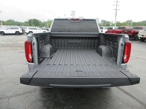 Certified 2025 GMC Sierra 1500 AT4 w/ AT4 Premium Package AWD/4WD image 8