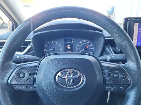 Used 2023 Toyota Corolla LE image 19