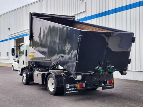 Used 2024 Isuzu NPR RWD image 3