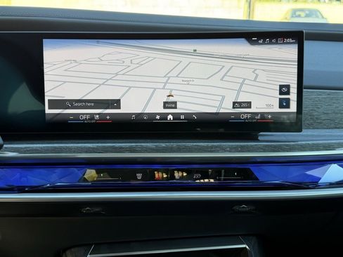 Used 2025 BMW i7 eDrive50 w/ Premium Package image 29