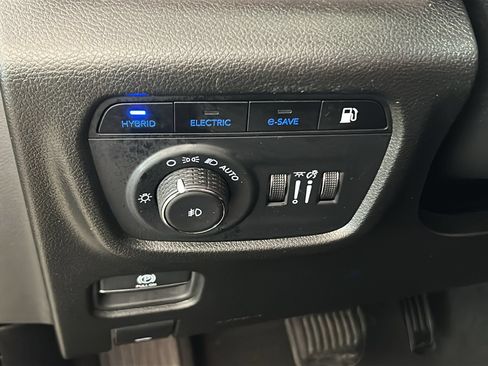Used 2024 Jeep Grand Cherokee Limited 4xe w/ Luxury Tech Group II AWD/4WD image 23