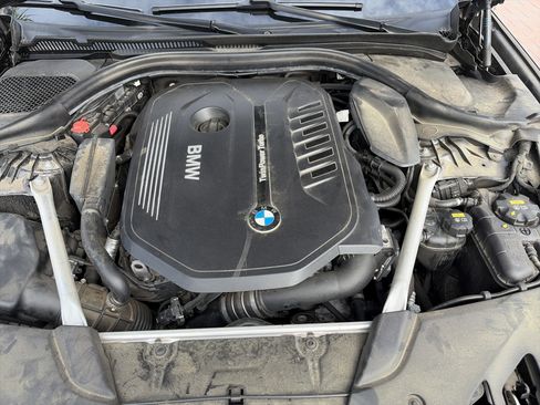 Used 2018 BMW 540i w/ Premium Package image 35