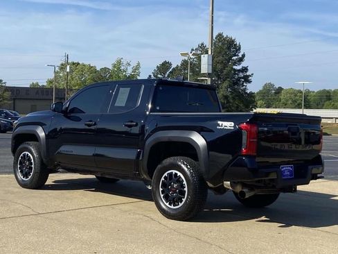Used 2025 Toyota Tacoma TRD Off-Road AWD/4WD image 4